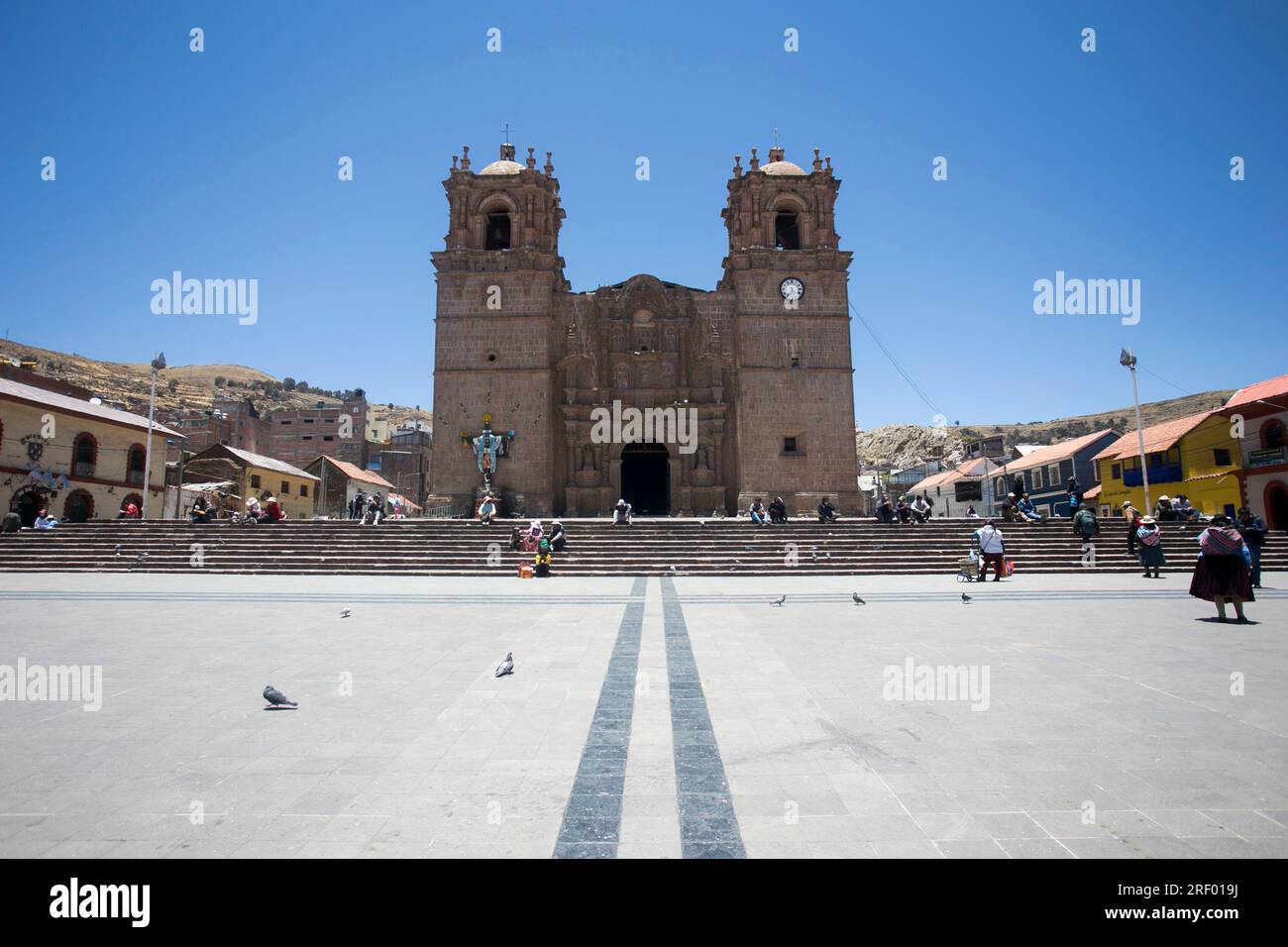 Puno, Pérou ; 1 janvier 2023 : la cathédrale de Puno est la principale cathédrale baroque de la ville du même nom. Banque D'Images