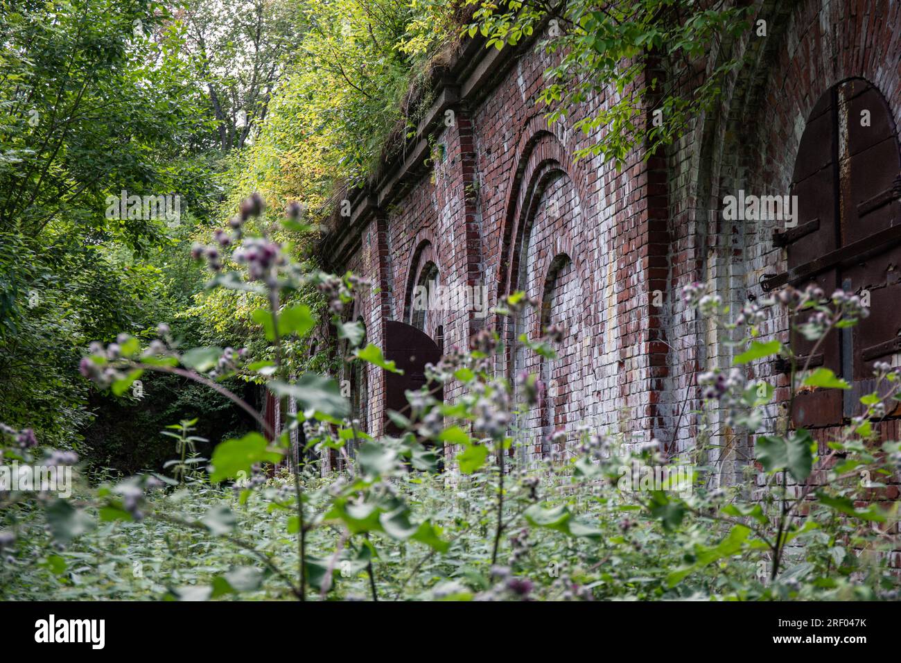 Ancien bâtiment militaire sur l'île Vallisaari à Helsinki, Finlande Banque D'Images