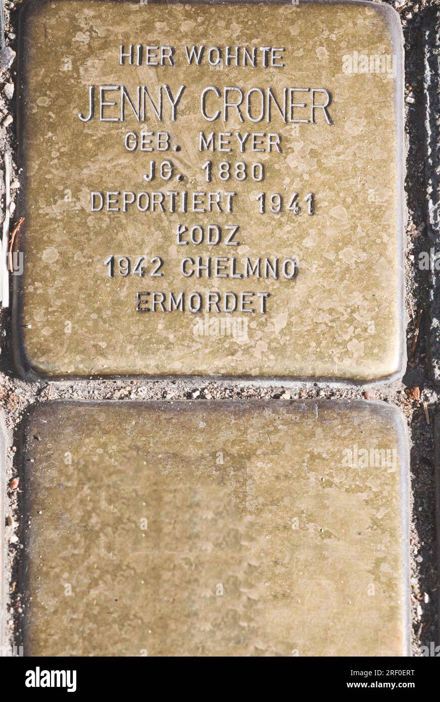 Hambourg, Allemagne. Plaque de laiton (Stolperstein) à une femme juive déportée en 1941 à Lodz et assassinée en 1942 au camp d'extermination de Chelmno près de Lodz Banque D'Images