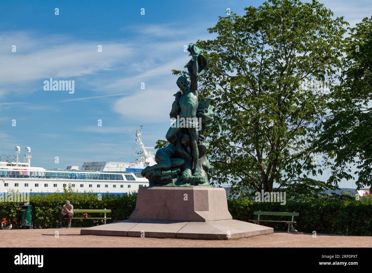 Helsinki, Finlande - juin 19 2019 : le naufrage (en finnois : Haaksirikkoiset) est une statue en bronze érigée sur la colline de l'Observatoire dans le quartier d'Ullanlinna Banque D'Images
