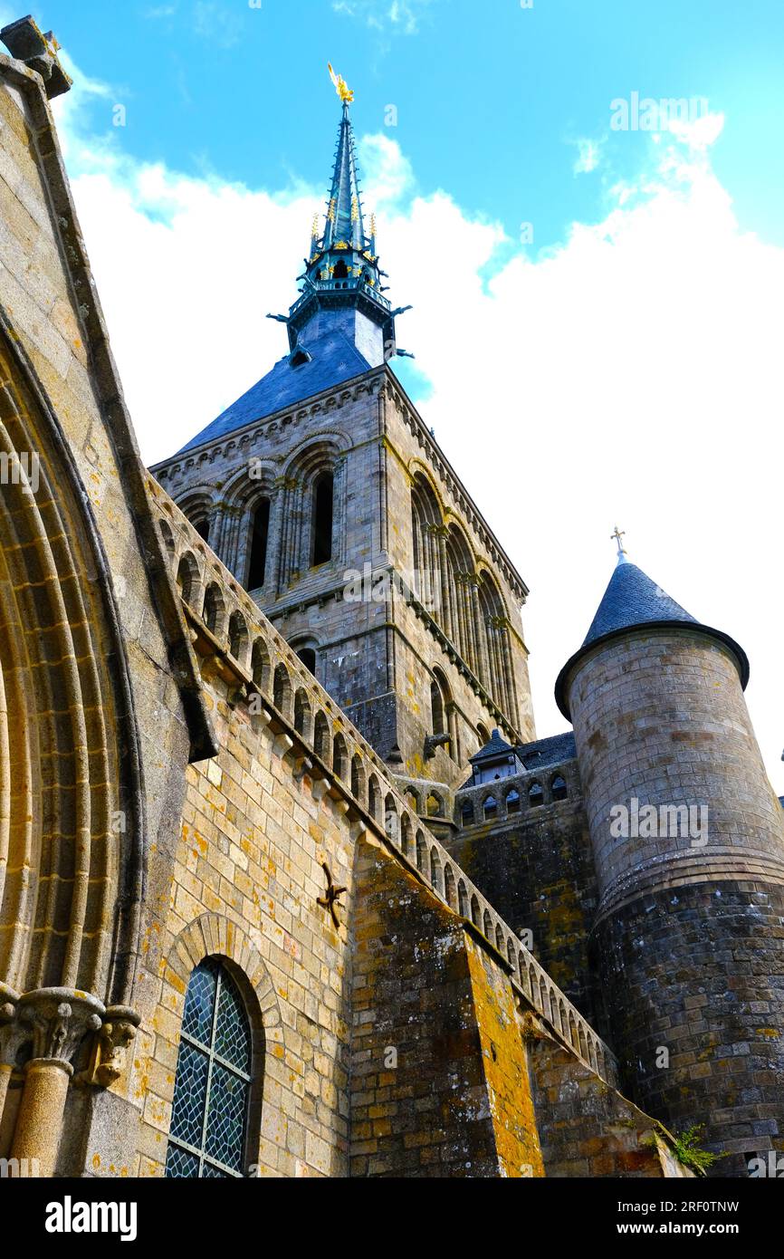 Spire et l'extérieur du Mont Saint Michel en Normandie France Banque D'Images