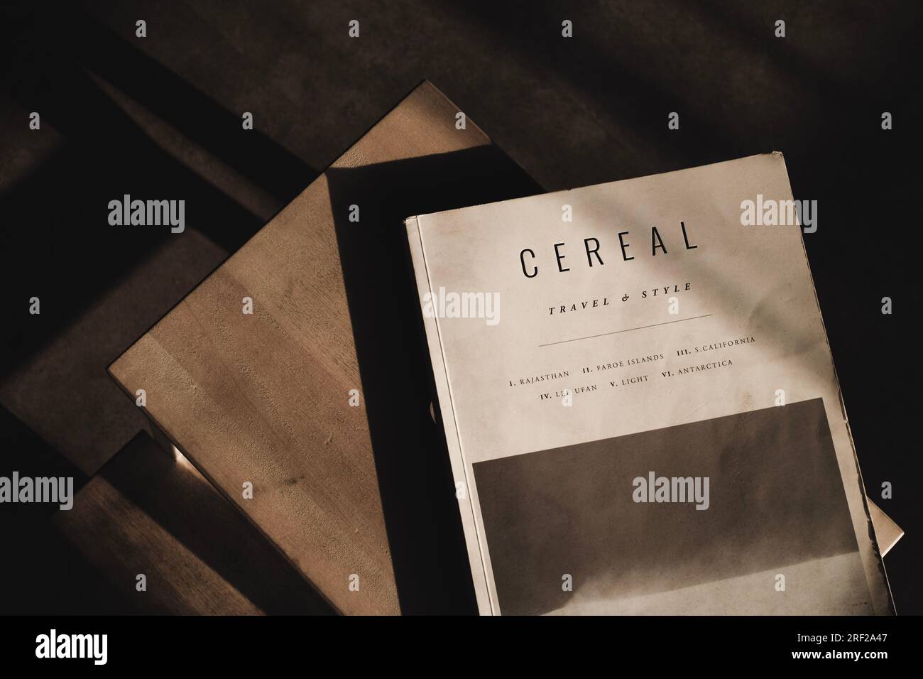 Cereal Magazine sur la table Banque D'Images