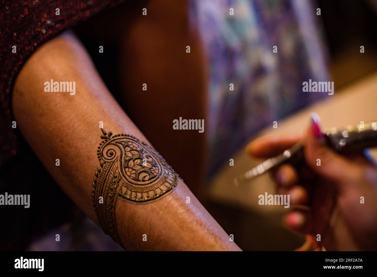 Kenyan Indien asiatique mariages hindous cérémonie traditionnelle Henna décoration Art Mehendi Mehndi Sangeet Havan photographes habituels du comté de Nairobi City Banque D'Images