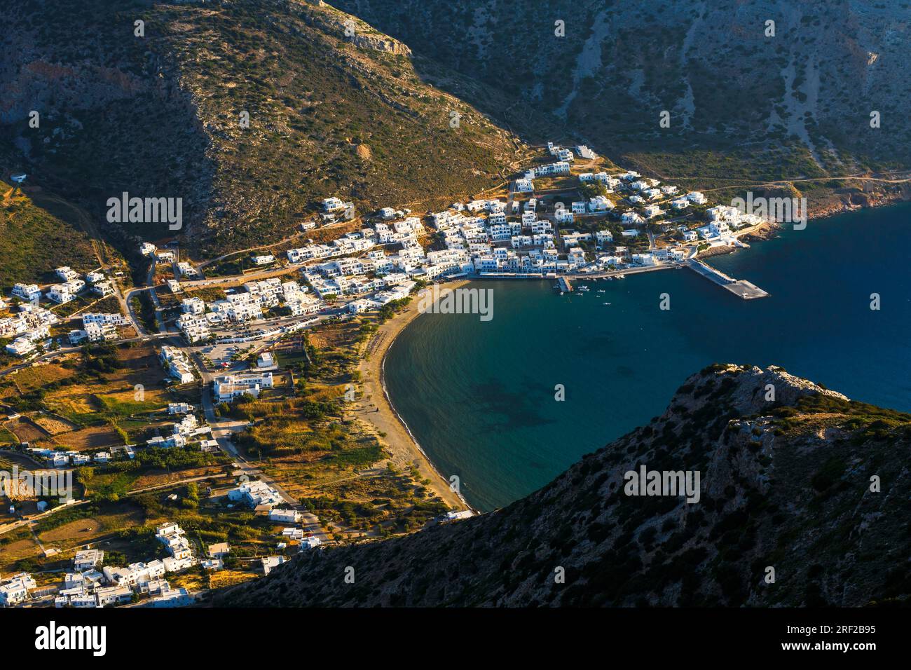 Avis de Kamares village de l'église de Agios Syméon. Banque D'Images
