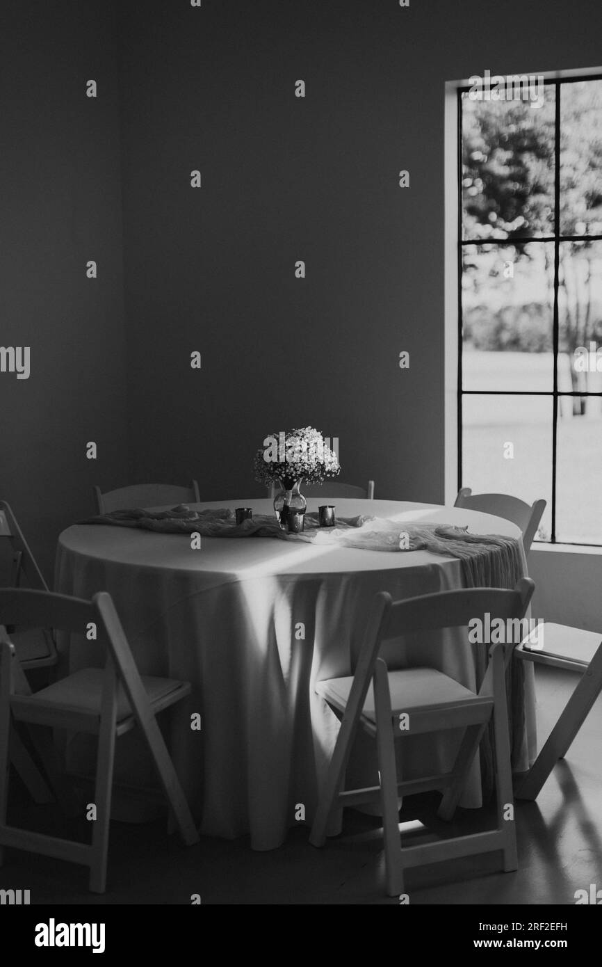 Table d'angle à Editorial White Wedding Banque D'Images