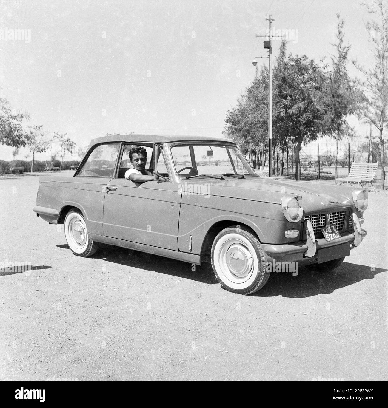 Vieille photo vintage des années 1900 noir et blanc de la voiture standard GJZ 524/F Inde Banque D'Images