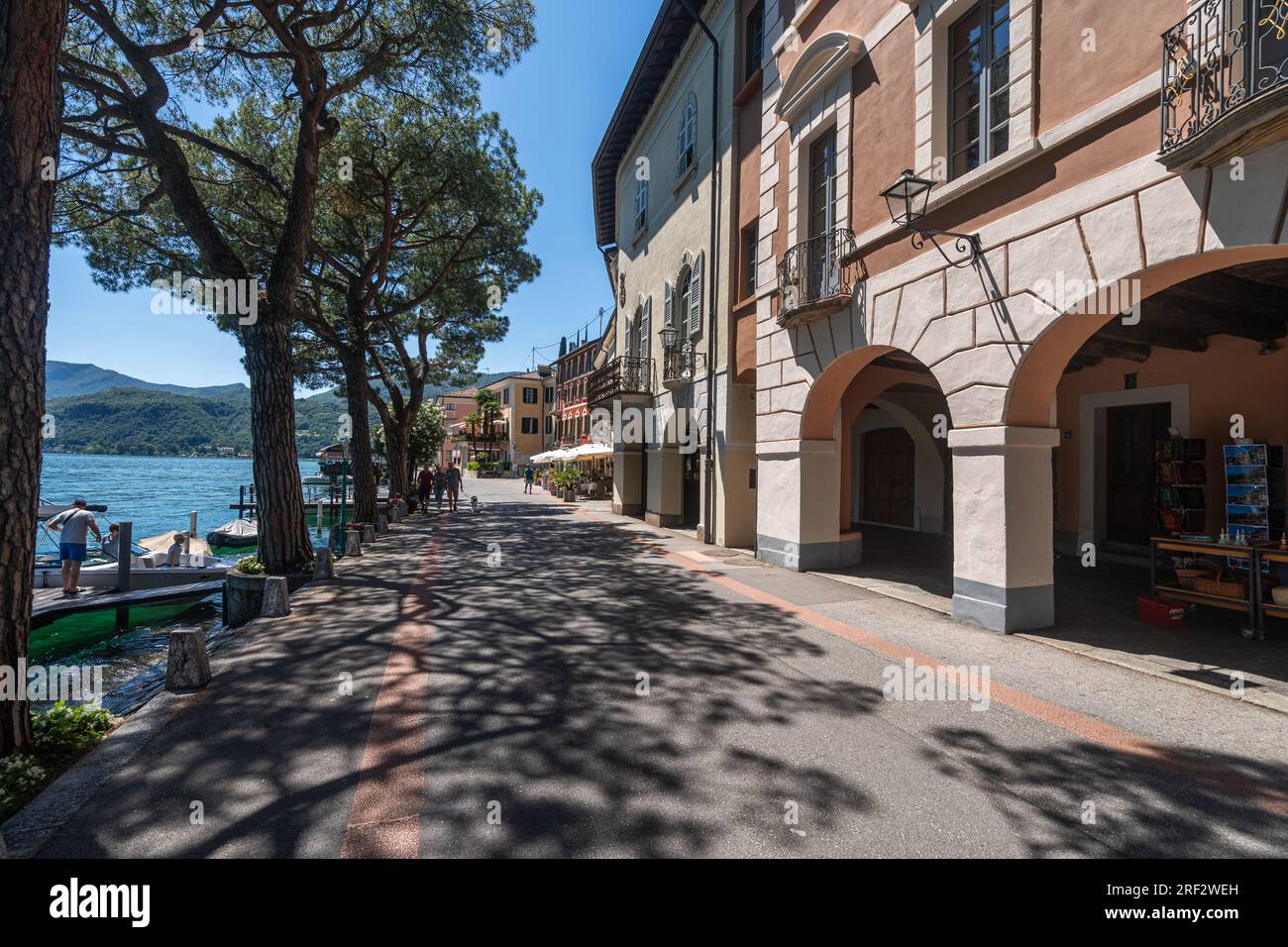 Vue de Morcote sur le lac de Lugano, considéré comme l'un des plus beaux villages de Suisse Banque D'Images
