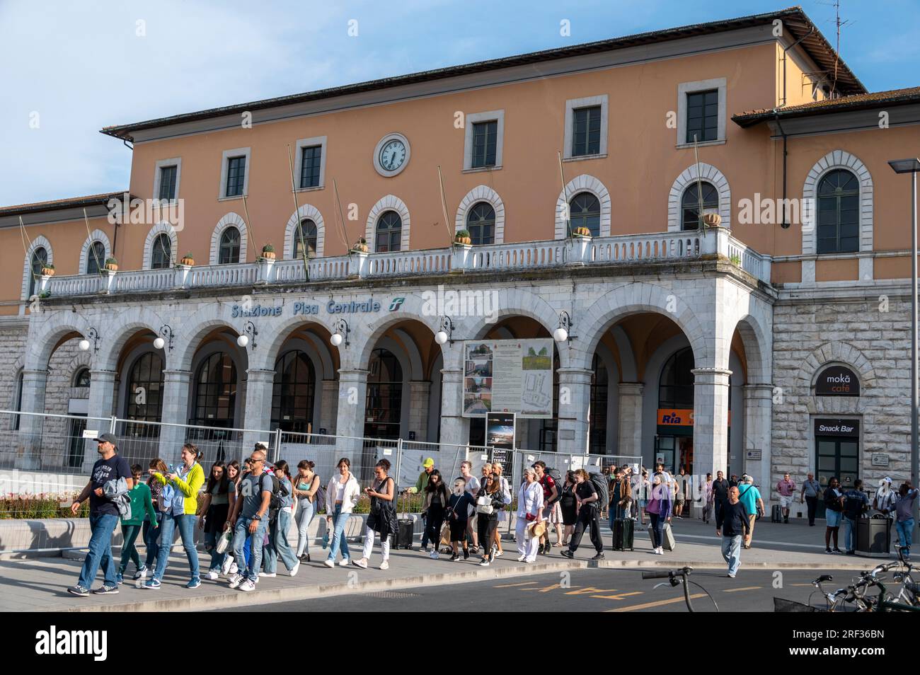 La gare centrale de Pise (gare centrale de Pise) est un terminal ferroviaire situé à Pise dans la région toscane de l'Italie. Banque D'Images
