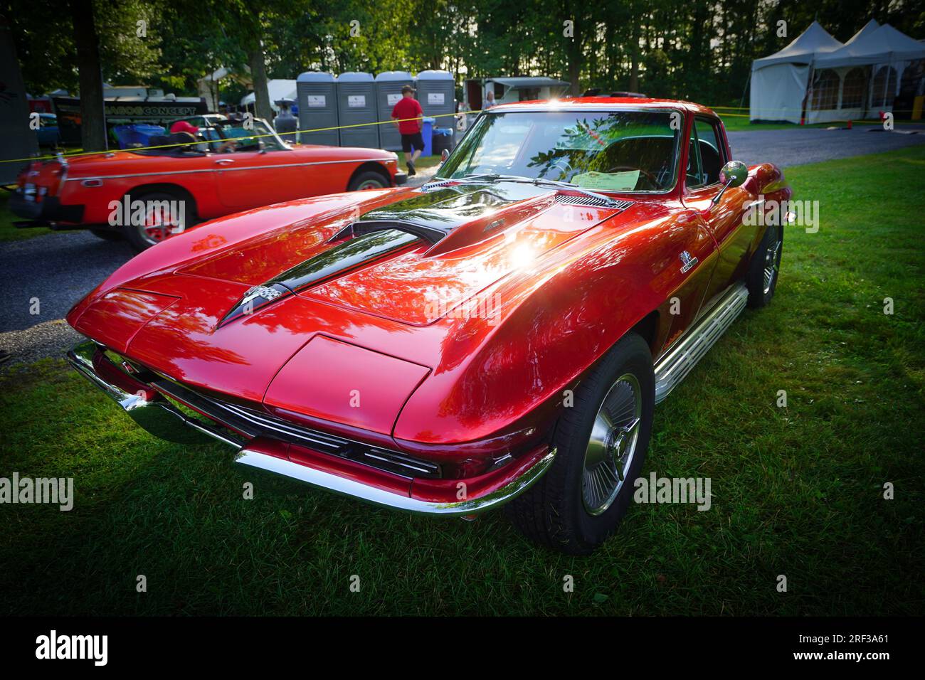 Classic 1964 Corvette Stingray à un salon de l'automobile. Banque D'Images