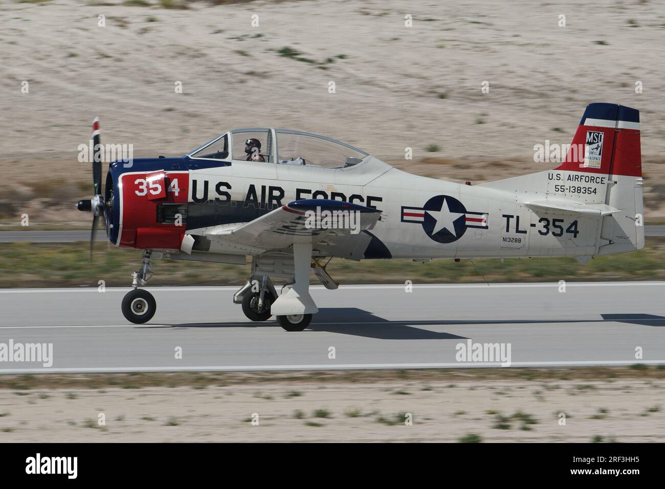 ESKISEHIR, TURKIYE - 18 SEPTEMBRE 2022: M.S.O Air and Space Museum North American T-28B Trojan (200-425) dans l'Airshow de Sivrihisar SHG Banque D'Images