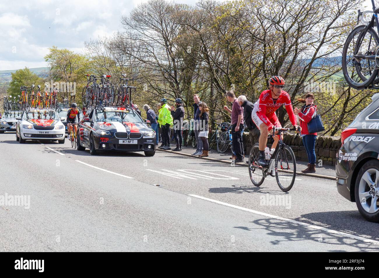 Le Tour de Yorkshire en 2015 sur la Holmfirth à Greenfield Road Banque D'Images