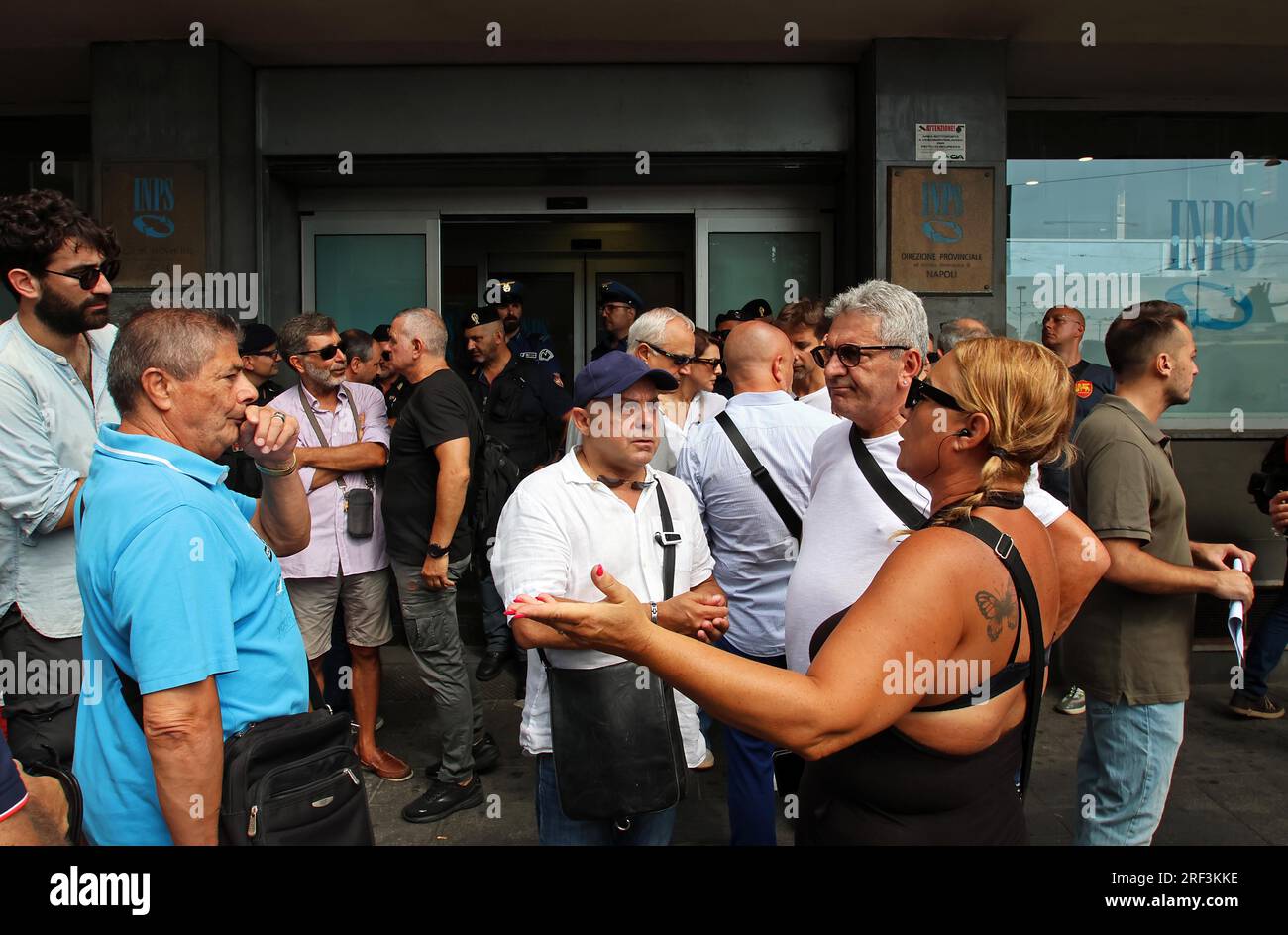 Naples, Italie. 31 juillet 2023. Naples proteste contre la révocation des revenus des citoyens devant le siège de l'INPS usage éditorial Only Credit : Independent photo Agency/Alamy Live News Banque D'Images