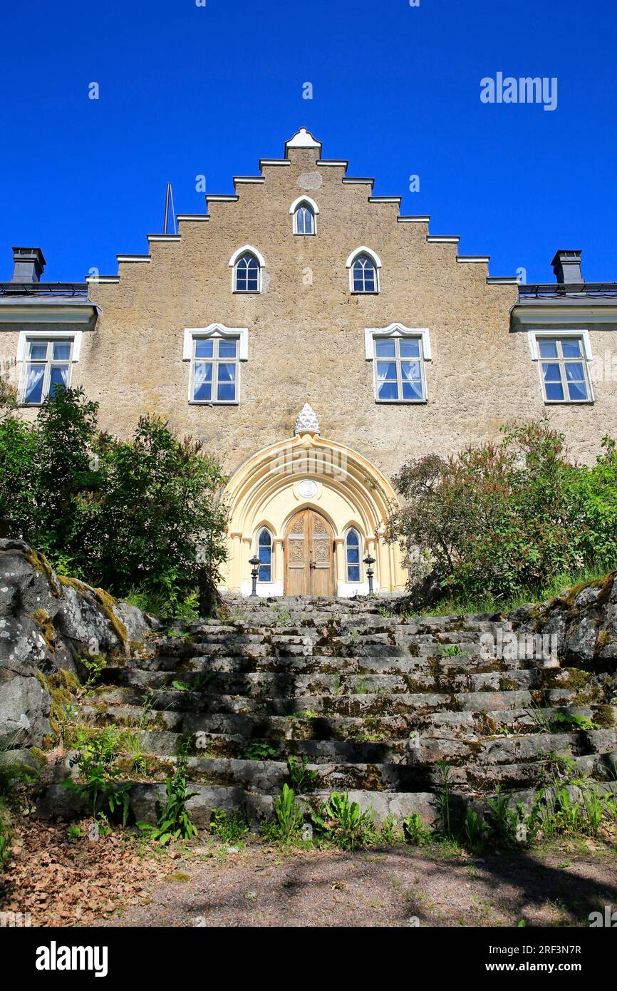 Château de Suitia Manor, construit en 1540-45, et restauré dans le style médiéval tardif à la fin des années 1890 par August Wrede. Siuntio, Finlande. Midsummer, 24 juin 2022. Banque D'Images