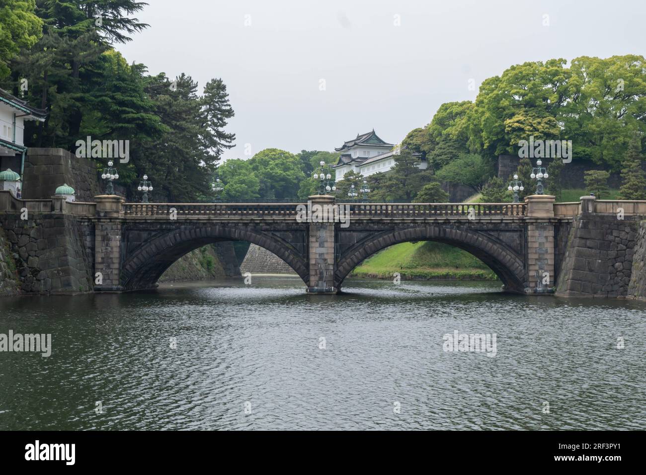 Japon Tokyo Palais impérial pont du château avec réflexion Asie empereur monument historique, vieille histoire architecture orientale ville royale fort Edo b Banque D'Images