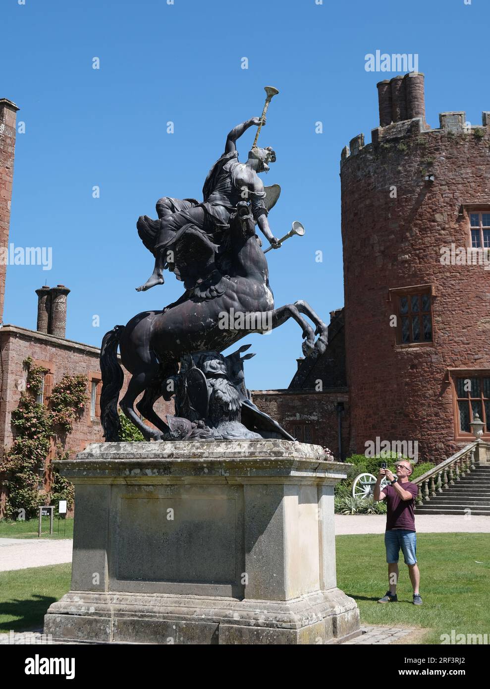 Powis Castle est un château médiéval, une forteresse et une grande maison de campagne près de Welshpool, à Powys, au pays de Galles Banque D'Images