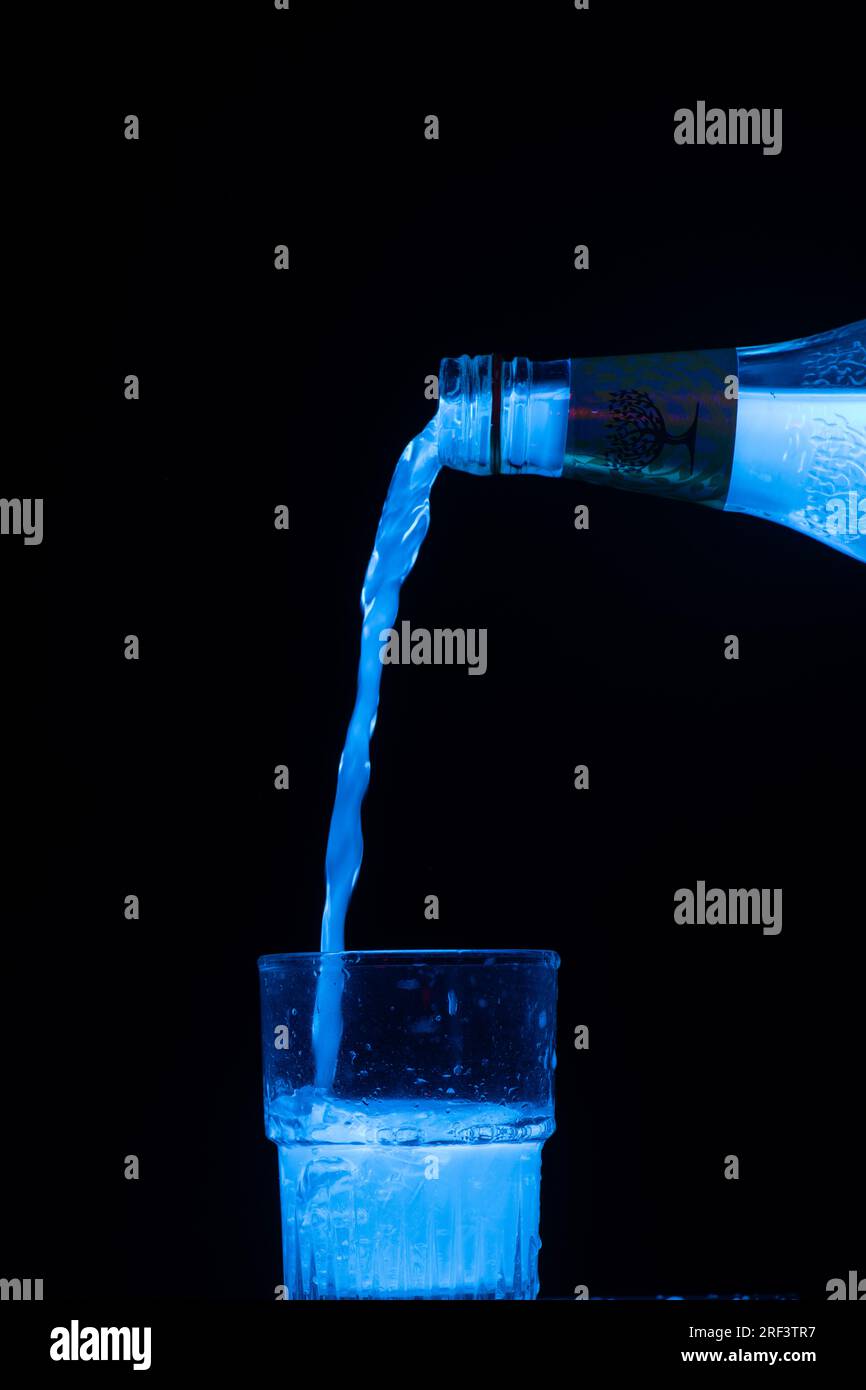 Fluorescence UV de l'eau toxique Banque D'Images
