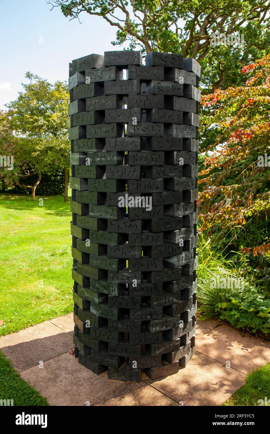 Jonathan Michael Ray's Dark Lith, 2023at NewArtCentre, Roche court Sculpture Park, East Winterslow, Salisbury, Wiltshire Banque D'Images