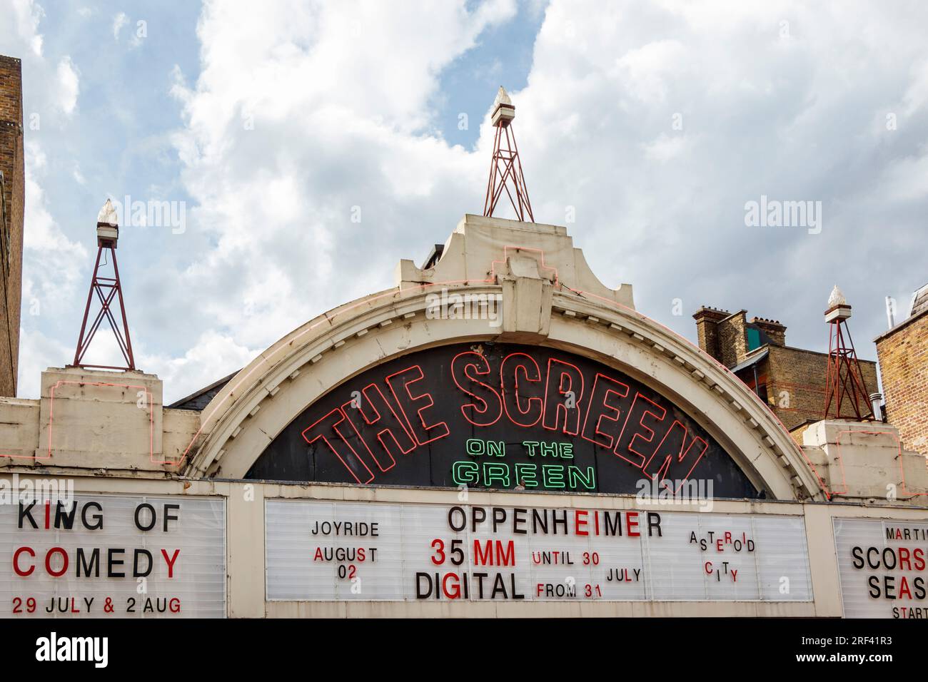The Screen on the Green, un cinéma indépendant historique (montrant le film Oppenheimer) sur Upper Street, Islington, Londres, Royaume-Uni Banque D'Images