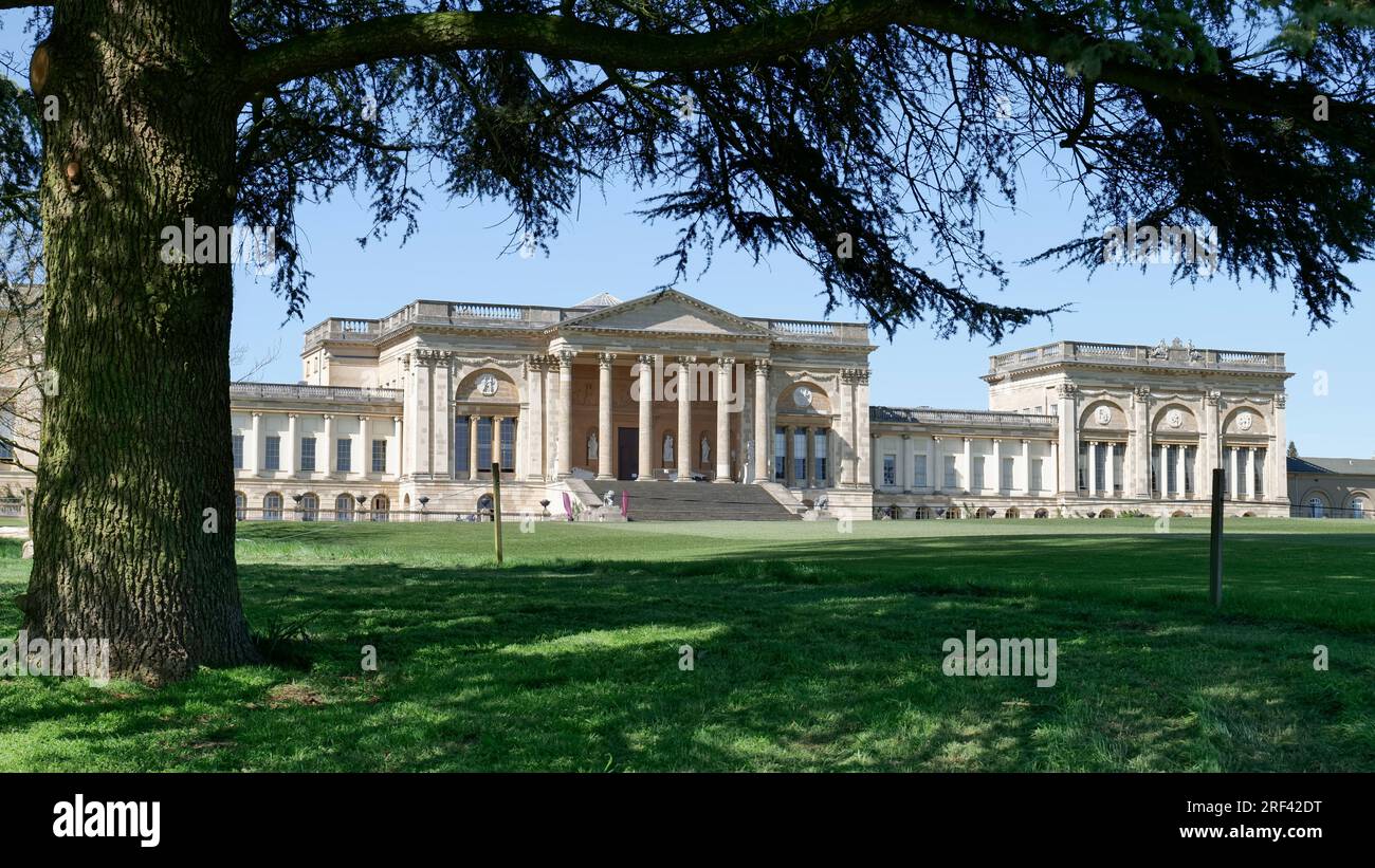 Stowe House, qui fait maintenant partie de Stowe School, Stowe Gardens, Buckingham, Buckinghamshire, Angleterre, Royaume-Uni Banque D'Images