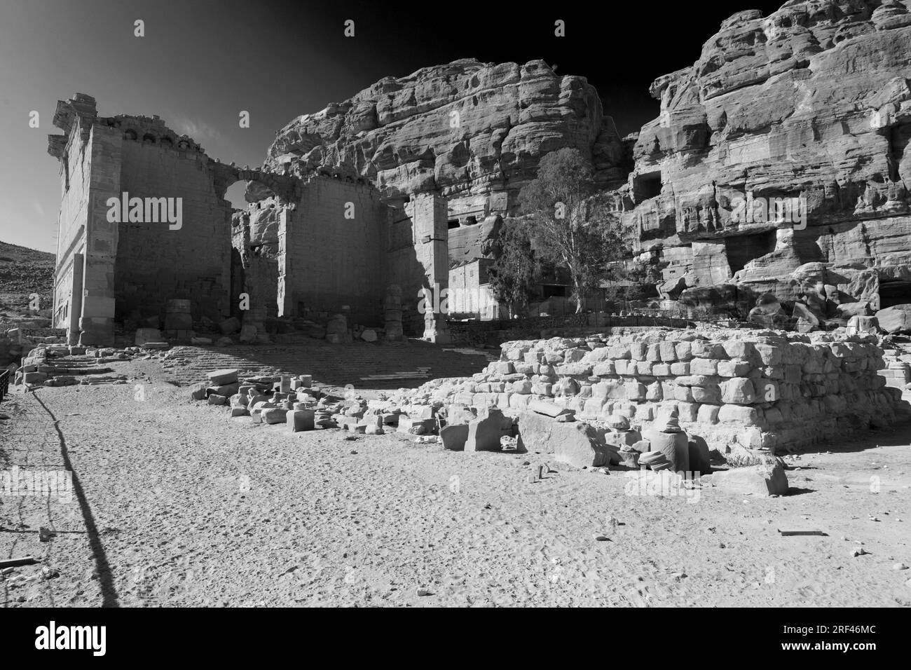 Vue sur le temple Qasr al-Bint, Petra ville, site du patrimoine mondial de l'UNESCO, Wadi Musa, Jordanie, Moyen-Orient Banque D'Images