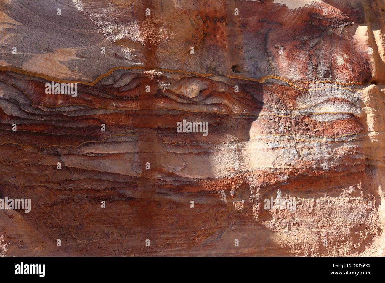 Patrons de grès autour de la ville de Petra, site du patrimoine mondial de l'UNESCO, Wadi Musa, Jordanie, Moyen-Orient Banque D'Images