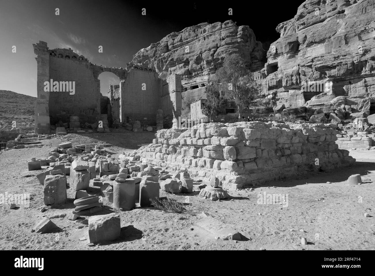 Vue sur le temple Qasr al-Bint, Petra ville, site du patrimoine mondial de l'UNESCO, Wadi Musa, Jordanie, Moyen-Orient Banque D'Images