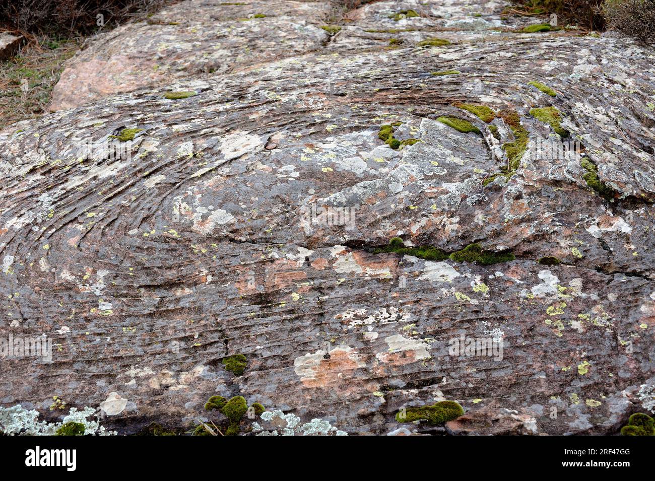 Anneaux Liesegang en grès rouge. Cette photo a été prise dans la Sierra de Albarracin, Teruel, Aragon, Espagne. Banque D'Images