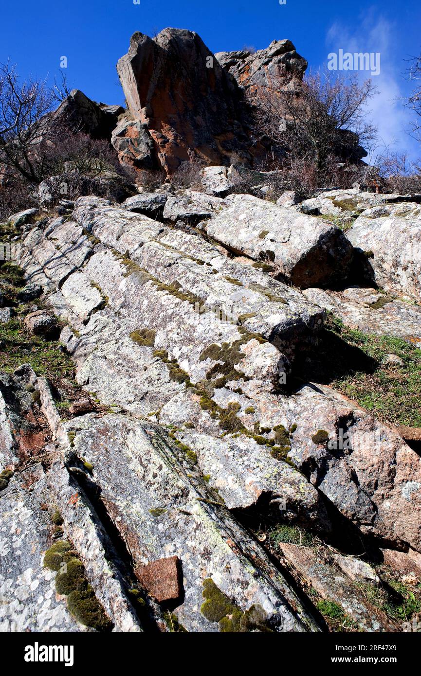 Rhyolite colonnaire. La rhyolite est une roche extrusive ou volcanique ...