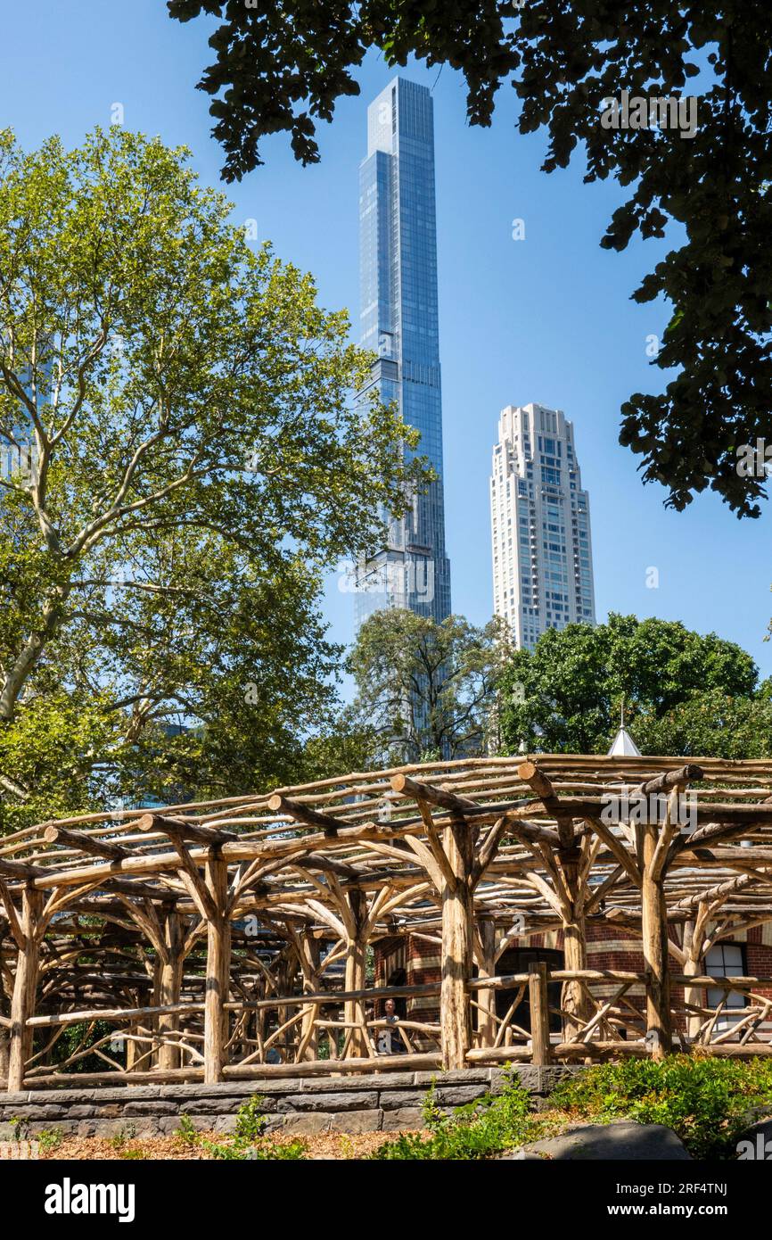 Super grands gratte-ciel, dominent les gratte-ciel de Midtown comme on le voit depuis Central Park un jour d'été, 2023, New York City, USA Banque D'Images