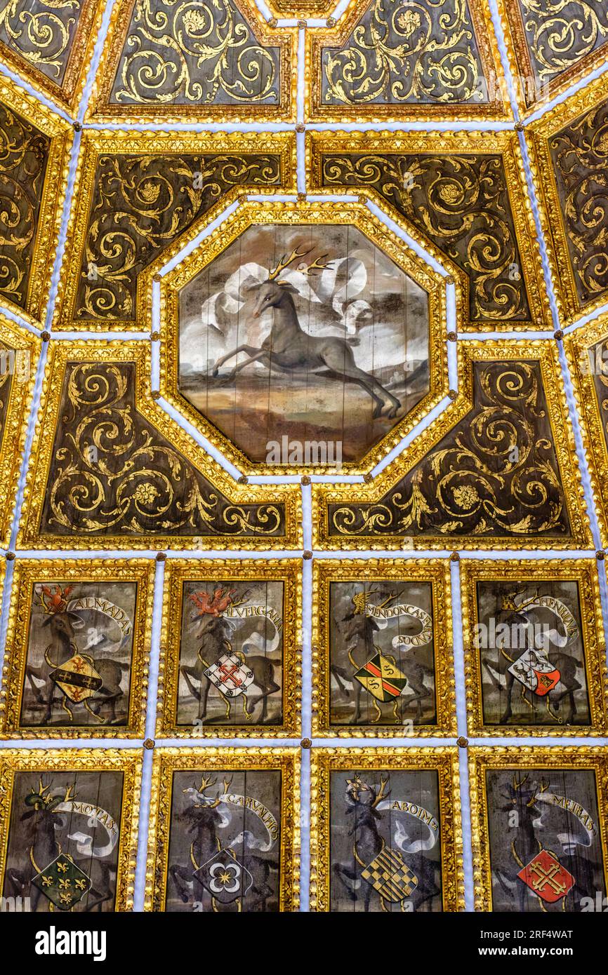 Plafond en dôme à caissons de la salle des manteaux d'armes, Sala dos Brasões, style manuélin, Palais national de Sintra, Palácio Nacional de Sintra, Portugal Banque D'Images