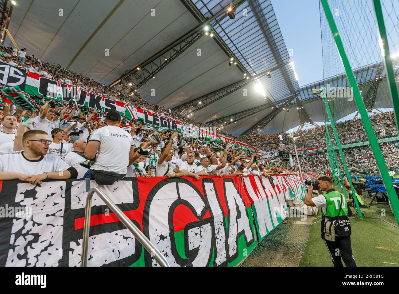 Fans lors du match PKO BP Ekstraklasa 2023/24 entre Legia Warszawa et LKS Lodz au Stade municipal Marshall Józef Piłsudski de Legia, Varsovie, P. Banque D'Images