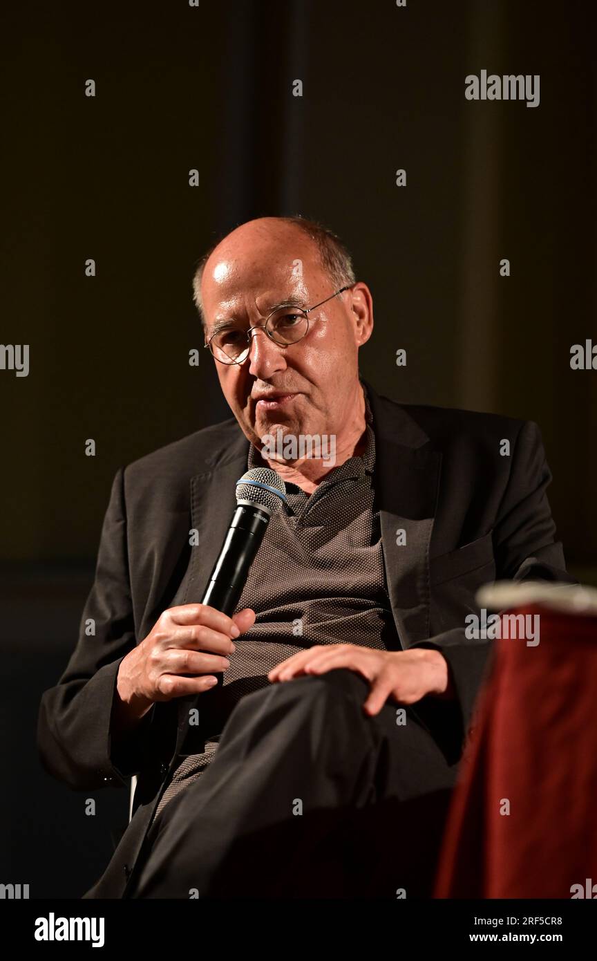 Gregor Gysi BEI Gregor Gysi - Ein Leben ist zu wenig - im Gespräch : Gregor Gysi und Hans-Dieter Schütt im Wichernhaus. Görlitz, 31.07.2023 Banque D'Images