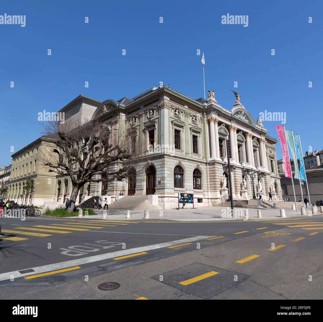 Genève, Suisse - 25 mars 2022 : la place Neuve est l'une des places principales de la ville de Genève. Son nom officiel actuel est la place de Neuve, nommée Banque D'Images