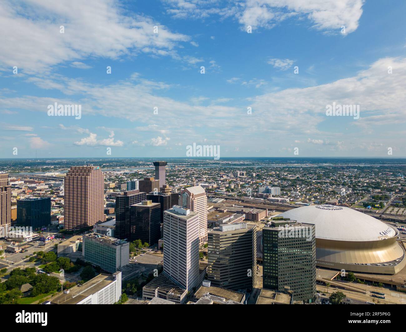 Nouvelle-Orléans, LA, USA - 21 juillet 2023 : photo aérienne Caesars Superdome Downtown New Orleans LA Banque D'Images