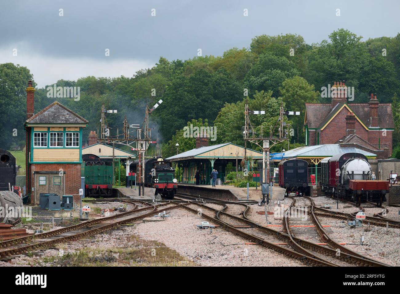 Puissance vapeur à Horsted Keynes sur le chemin de fer Bluebell Banque D'Images
