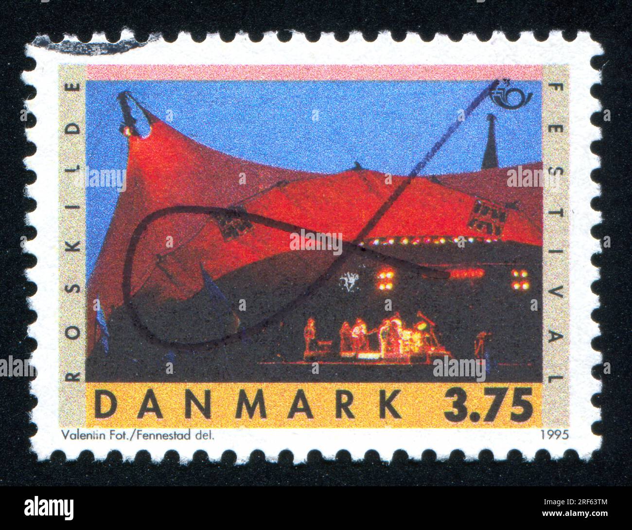 RUSSIE KALININGRAD, 22 DÉCEMBRE 2013 : timbre imprimé par le Danemark, montrant le festival de Roskilde, vers 1995 Banque D'Images