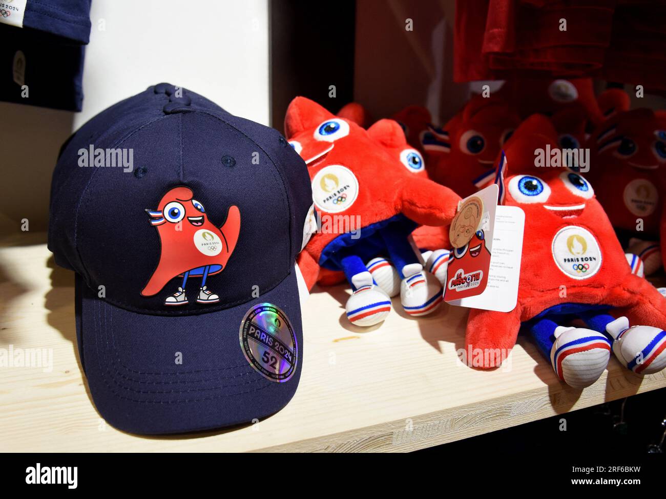 Mascotte Officielle JO Paris 2024 - Les Phryges - Peluche 15 Cm Rouge - Avec étiquette - NEUVE