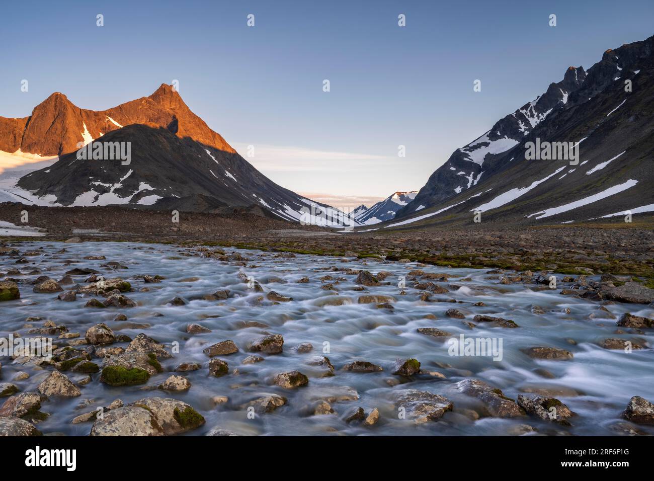 Vallée de Kaskasavagge, montagne Kuopertjakka, rivière Gaskkasjohka, massif du Kebnekaise, Laponie, Suède Banque D'Images