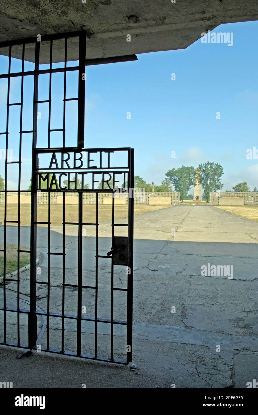 Porte d'entrée du camp de concentration de Sachsenhausen, site commémoratif, camp de concentration, Sachsenhausen, Oranienburg, Brandenburg, Allemagne Banque D'Images