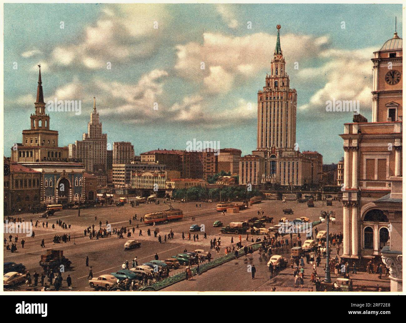 Architecture Stalinienne, place Komsomolskaya a Moscou construit en 1952. Photographie, Moscou, 1955. Banque D'Images