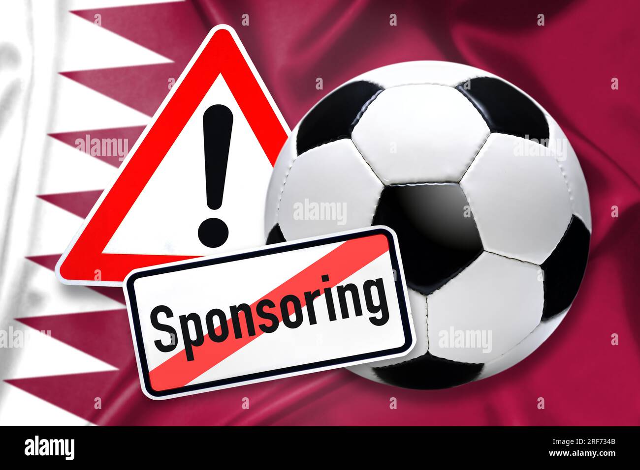 FOTONTAGE, Schwarz-Weißer Fußball mit Warnschild und durchgestrichenem Schild mit Aufschrift sponsoring vor Fahne von Katar, Symbolfoto Kündigung vo Banque D'Images
