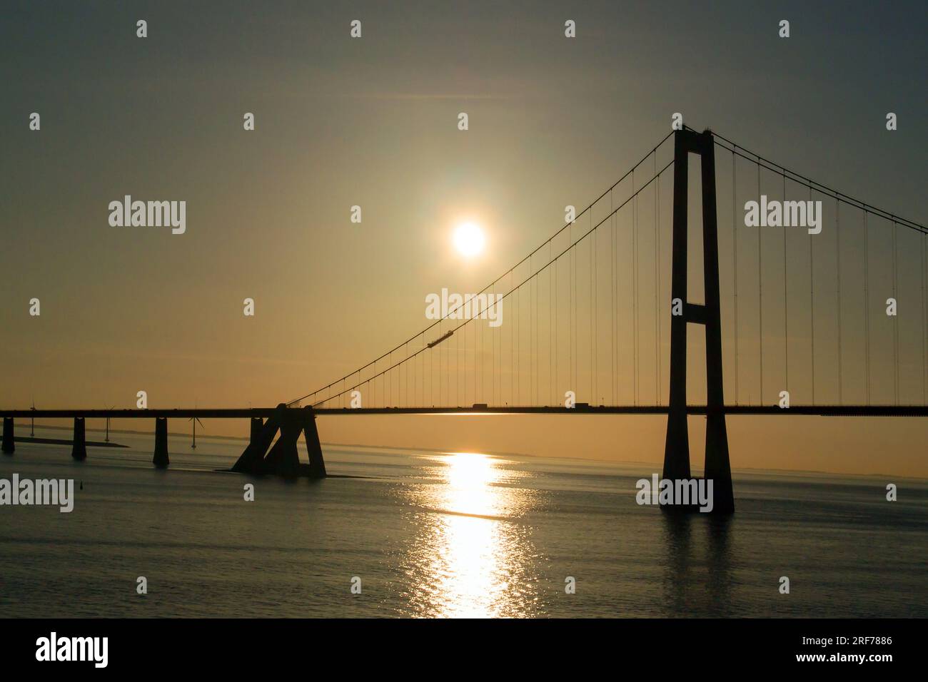 Sonnenuntergang im Grossen Belt, Ostsee, Dänemarkt, Brücke, Storebaelt-Brücke, Sonnenuntergang, Silhouette, Banque D'Images
