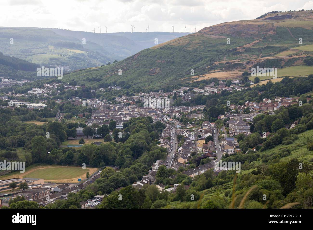 Une vue de la vallée de Rhondda depuis le Rhondda Golf Club le 21 juin 2023. Banque D'Images