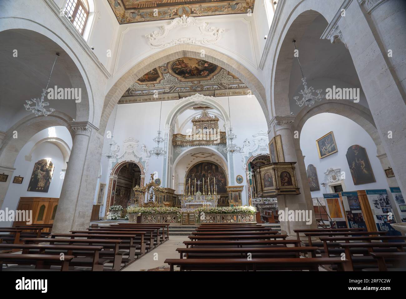 Chiesa matrice di Santa Maria Assunta église, intérieur, Polignano a Mare, Pouilles, Italie, Europe Banque D'Images