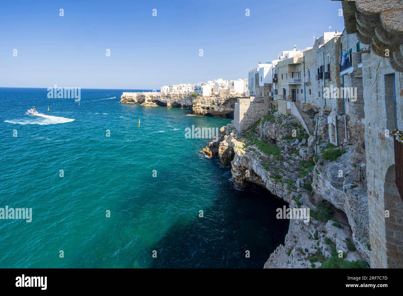 Via Porto Street, terrasse vue mer, Polignano a Mare, Pouilles, Italie, Europe Banque D'Images