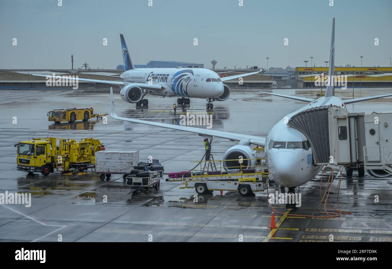 Rollfeld, Flugzeuge, Egypt Air, l'aéroport international du Caire, Kairo, Ägitten Banque D'Images