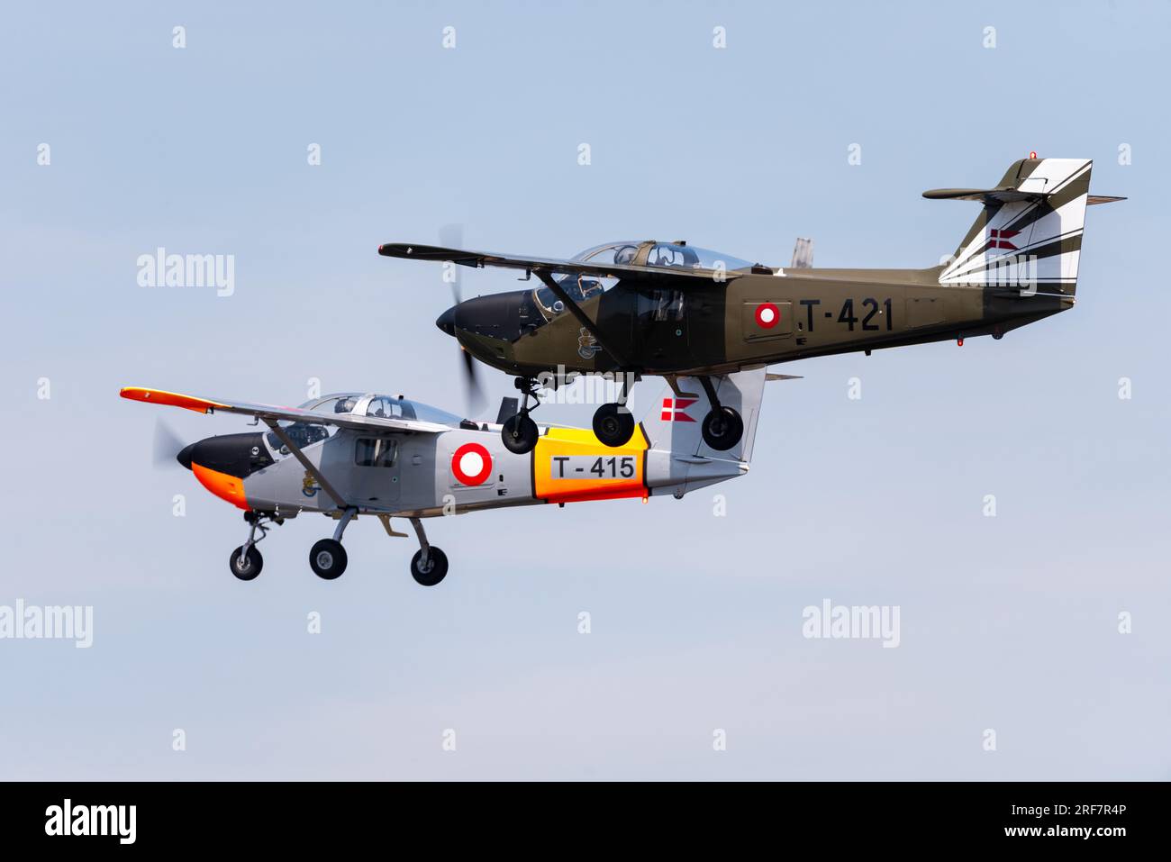 Avions de soutien T-17 de la Royal Danish Air Force SAAB de Baby Blue Display Team volant au Royal International Air Tattoo Airshow, RAF Fairford, Royaume-Uni Banque D'Images