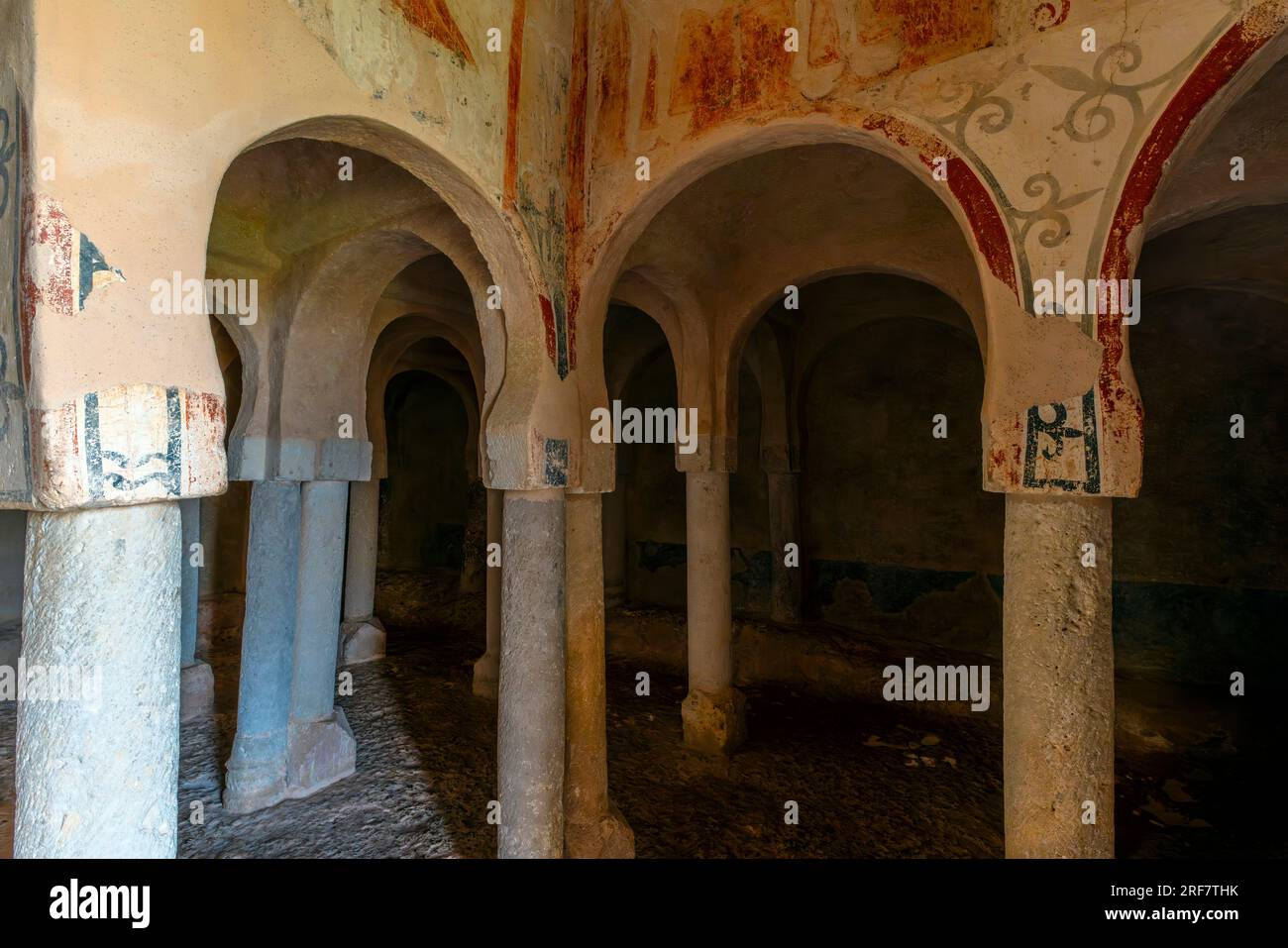 Intérieur de l'église de l'Ermitage de San Baudelio de Berlanga. San Baudelio de Berlanga est une église du 11e siècle située à Caltojar dans la province de Soria, cas Banque D'Images