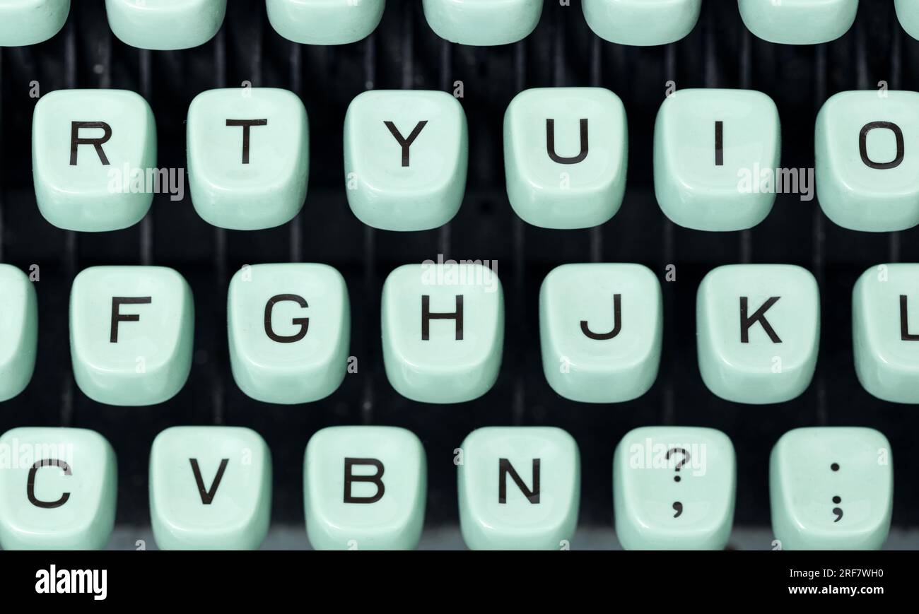 Vue de dessus des touches de machine à écrire rétro vertes Banque D'Images