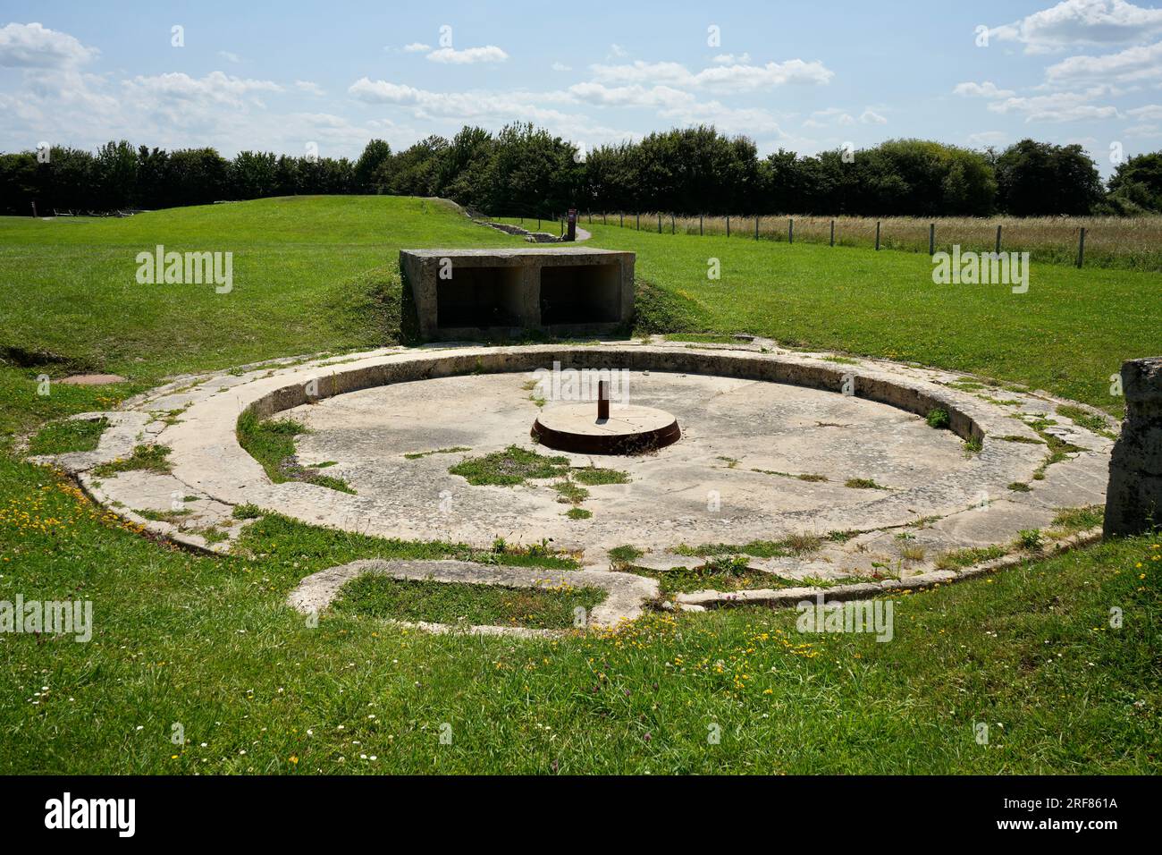 Restes de l'emplacement des canons allemands de la Seconde Guerre mondiale à la batterie de canons de Merville. Banque D'Images